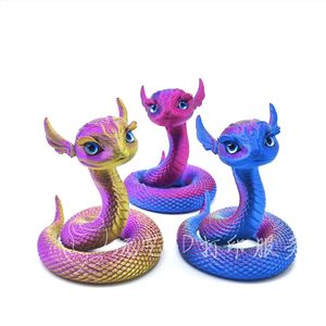 Ornamento a Forma <span class=keywords><strong>di</strong></span> Pitone Arcobaleno Stampato in 3D, Realizzato in Materiale PLA, Ideale per Decorazioni da Scrivania e Regali - Product Image 4