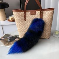 Vente en gros usine : Porte-clés queue de renard véritable et moelleuse, avec fermoir métallique détachable, breloque de sac en fourrure pour sac à main, décoration de costume de cosplay