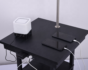 Moderne Mehrzweck-Stehlampe aus Holz mit eingebautem schwarzen Tisch regal 1 USB-Anschlüsse 1 US-Standard-Steckdose Stoffs chirm 1 Beistell tisch - Product Image 3