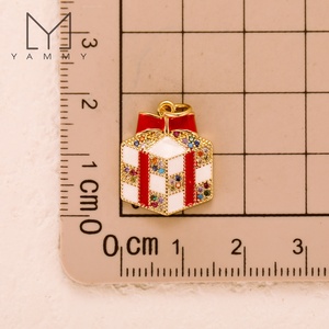 YYS022 Mini Pendentifs de Noël DIY en cuivre plaqué or véritable avec accessoires en émail, renne, bonhomme de neige, cloche, guirlande, breloques - Product Image 4