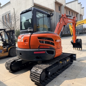 Miniexcavadora Kubota KX057 usada original de Japón, excavadora de cadenas de 5.5 toneladas para demolición en interiores y espacios confinados. - Product Image 3