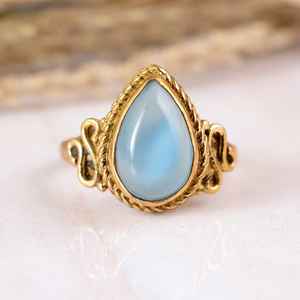 Anillo Ajustable Boho Hecho a Mano en Latón Chapado en Oro de 14K con Gema de Calcedonia Aqua, Ideal para Regalo de Boda o Compromiso - Product Image 5
