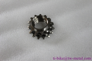 Pignon de piste à vitesse fixe en titane en 14T ou 17T - Product Image 6