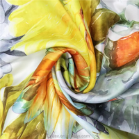 Tissu en satin doux à fleurs Tissu personnalisé en polyester spandex imprimé de fleurs en satin pour la couture de tissu pour femmes