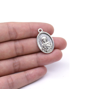 Pendentif statue du Sacré-Cœur en alliage de zinc, argent antique, 2,6 cm, pour la fabrication de colliers - Product Image 3