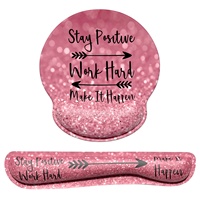 Ensemble de tapis de souris ergonomique avec repose-poignet en mousse à mémoire de forme, base en caoutchouc, tissus de haute qualité, motif dessin animé rose, couleur et logo personnalisables, en stock