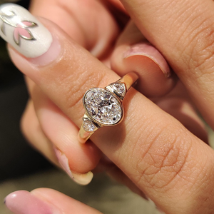 Anillo de Diamante Cultivado en Laboratorio Deslumbrante, Estilo Moderno, Perfecto para Compromisos de Parejas, Bodas o Eventos Nocturnos Elegantes - Product Image 5