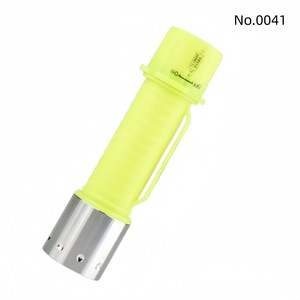 Luz de buceo impermeable recargable de 14,5 cm, haz de luz fuerte de plástico y metal para uso subacuático - Product Image 4