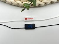 Étiquettes à suspendre pour vêtements de marque personnalisée étiquettes d'entretien personnalisables étiquettes à suspendre en relief cordes pour cordons et chiffons