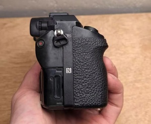 กล้องดิจิตอล Sony A7 R <span class=keywords><strong>II</strong></span> คุณภาพสูง 95% สภาพใหม่ ความละเอียด 42MP เหมาะสำหรับการเดินทางและการใช้งานส่วนตัว - Product Image 4