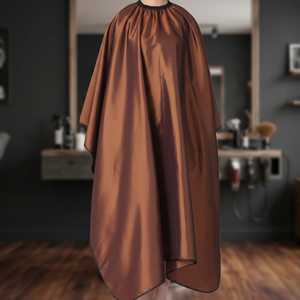 Capa de Barbero Profesional Impermeable de Poliéster con Clip Metálico Ajustable Marrón - Product Image 3