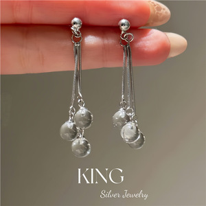 Boucles d'oreilles pendantes KING en argent sterling 925 avec cristaux blancs et pompons, bijoux pour femmes à porter au quotidien - Product Image 2