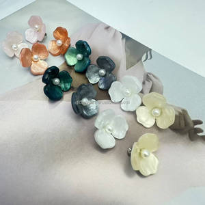 <span class=keywords><strong>2025</strong></span> Mới 3D Hoa Bead Vá Pha Lê <span class=keywords><strong>Rhinestone</strong></span> Sừng Nút Chân Mạ Thân Thiện Với Môi Thời Trang Phụ Nữ Quần Áo Nút - Product Image 1