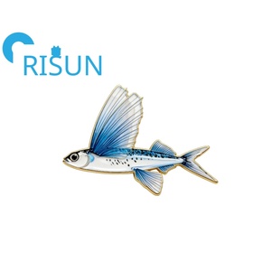 Épingles à revers personnalisées en forme de poisson volant mignon en gros, cadeaux pour les amateurs de pêche, broches, épingles en métal, animaux marins, épingles en émail en forme de poisson - Product Image 5