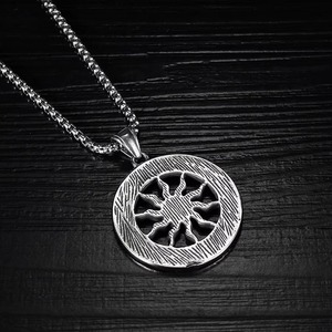 Yunnique – collier avec pendentif en forme de roue solaire, en acier inoxydable, avec runes vikings, bijoux cadeaux unisexes, chaîne de 60cm - Product Image 3
