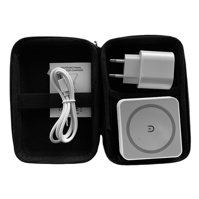 Hard Case Packing Foldable New 3-In-1 Phones Fast Charing Stand Earphones Watches Adapter Smart Qi2 Magnetic Wireless Charger