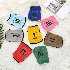 Chaleco para mascotas estilo Slam Dunk, ropa transpirable de verano para gatos y perros, diseño deportivo de poliéster - Product Image 1