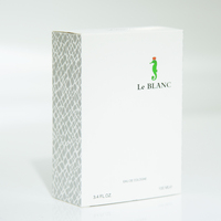 Parfum féminin en flacon opaque blanc avec logo hippocampe vert, boîte zigzag arrondie, pur, propre, persistant, pour tous les jours