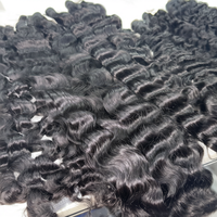 Extensions de cheveux humains indiens bruts de style birman, texture bouclée, tissage de cheveux Remy, ondulations profondes naturelles non traitées, cheveux coupés à la machine