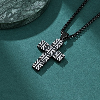 Pendentif croix en acier titane, collier tendance original pour homme de style chinois en acier inoxydable estampé et électroplaqué