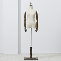 Mannequin de forme de robe de mariage de PE avec la base en bois