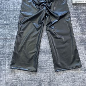 <span class=keywords><strong>Pantaloncini</strong></span> in <span class=keywords><strong>pelle</strong></span> nera donna personalizzati DENIMGUYS - Product Image 6
