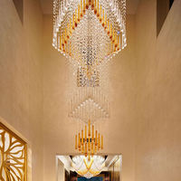 Lustre moderne en cristal et acier inoxydable doré de luxe avec télécommande, idéal pour les halls d'hôtel et les villas, avec LED en verre