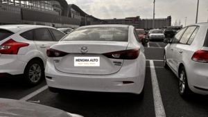 <span class=keywords><strong>Mazda</strong></span> <span class=keywords><strong>3</strong></span> Axela <span class=keywords><strong>2015</strong></span> Usado, Auto de Lujo Manual, Modelo de Tres Cajas con Volante a la Izquierda, Neumáticos R16, Asientos de Tela, Interior Oscuro - Product Image 4