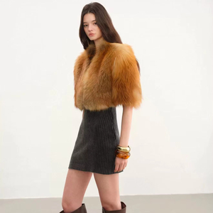 Popolare giacca di <span class=keywords><strong>pelliccia</strong></span> di volpe rossa a maniche corte alla moda a buon mercato con scollo a V di dimensioni personalizzate <span class=keywords><strong>per</strong></span> le signore - Product Image 3