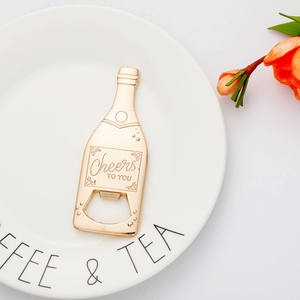 Ouvre-bouteille en forme de bière dorée, petits cadeaux de fête pour les invités, ouvre-bouteilles en alliage, outils avec une police de joie, boîte d'emballage exquise, Gadgets - Product Image 2