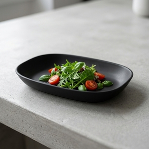 Plat ovale en mélamine noir mat de 10 pouces x 7,5 pouces, en forme de <span class=keywords><strong>bateau</strong></span> large, pour tapas, apéritifs et accompagnements - Product Image 1