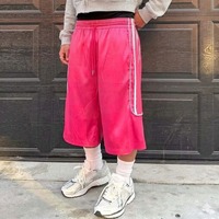 Pantalon court unisexe personnalisé en nylon et polyester avec bande latérale, coupe ample et oversize, idéal pour l'été, style jogger ou short de sport pour homme