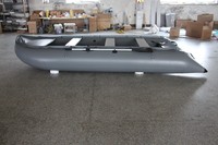 Yacht de sport gonflable personnalisé et étanche avec sièges rembourrés en EVA et canoë de randonnée aquatique pour la pêche en eaux vives
