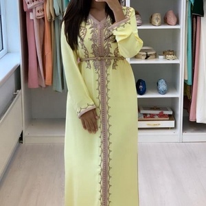 Hermoso Vestido Caftán de Diseñador para Mujer, Traje de Boda Pakistaní, Adornado con Cuentas de Cristal y Pedrería - Product Image 1