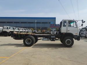Châssis de <span class=keywords><strong>camion</strong></span> de transport lourd tout-terrain Dongfeng 4x4, 170 CV, direction personnalisable, émissions conformes aux normes chinoises ISO et CCC - Product Image 1