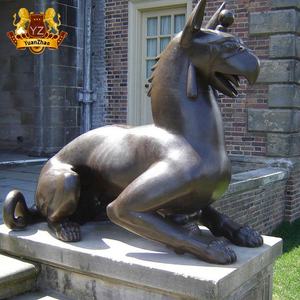 Grande Statua di Grifone in Bronzo Seduto, Scultura di Grifone a Grandezza Naturale in Bronzo Fuso per Giardino, in Vendita - Product Image 2