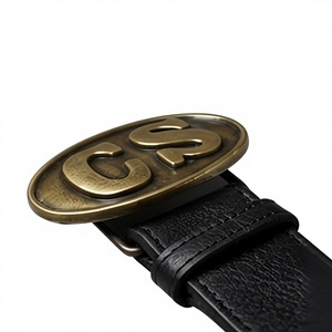 Boucle de ceinture ovale style vintage CS avec large sangle en cuir noir, accessoire métallique durable pour un usage décontracté ou historique - Product Image 4