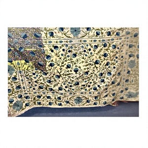 Colcha Floral Suzani Kantha Hecha a Mano con Bordado Botánico, 100% Algodón No Tejido, Cubrecama Tradicional - Product Image 1