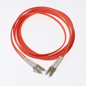 Vente directe d'usine cordon de raccordement à <span class=keywords><strong>fibre</strong></span> <span class=keywords><strong>optique</strong></span> multimode Simplex LC-LC câble de raccordement à <span class=keywords><strong>fibre</strong></span> <span class=keywords><strong>optique</strong></span> UPC - Product Image 1