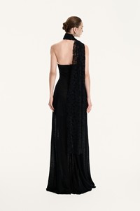 เดรสยาวผู้หญิงแบบใหม่ สไตล์ลำลอง รับผลิตแบบ ODM ไม่มีแขน รุ่น CORINNE ELEGANT LACE DRESS ชุดราตรีคอวีแบบพัน - Product Image 2