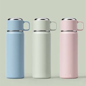 Bouteille d'eau isotherme personnalisée de 550 ml, isolation thermique de 6 à 12 heures, gobelet sous vide en plastique écologique, type paille pour les voyages en plein air - Product Image 5