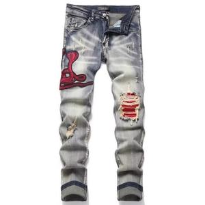 Jeans bleu slim pour homme personnalisés, délavés à la pierre, respirants, lavables, avec broderie de patch, style hip-hop, utilitaire, avec rivets - Product Image 1