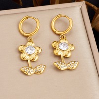 Anting Hoop Baja Tahan Karat 316L 2 Model Liontin Bunga dan Salib dengan Zirkon CZ Warna Emas Tahan Air Hadiah untuk Wanita OEM