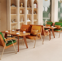 Ensemble de fauteuil en cuir matelassé sur mesure et table en bois massif multicouche pour bar ou café rétro