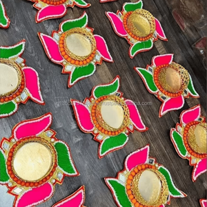 Portavelas Tradicional Pequeño de Metal con Diseño de Swastika, Recuerdo de Navidad, Diwali, Boda, Regalo de Inauguración de Casa, Regalo Corporativo, Decoración de Oficina - Product Image 2