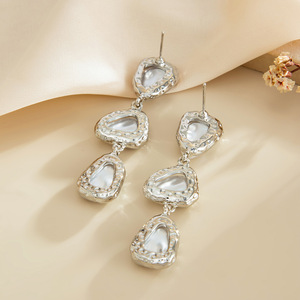 Boucles d'oreilles élégantes rétro à perles irrégulières, breloques exquises, style palais de luxe, boucles d'oreilles à pampilles pour femmes, idéales pour cadeaux de bijoux - Product Image 4