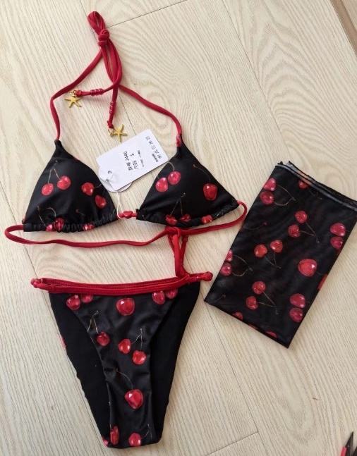 ชุดสีดำ