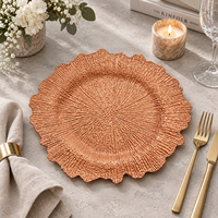 Assiette de présentation moderne en plastique de 13 pouces, bord irrégulier texturé thermolaqué, assiette décorative de luxe pour mariage, fête, banquet
