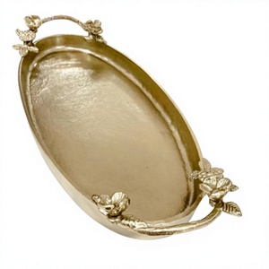 Bandeja Decorativa Ovalada de Latón con Asas Florales, Plato de Metal Artesanal para Servir, Vajilla de Lujo para Bodas y Cenas, Bandejas Hechas a Mano - Product Image 1