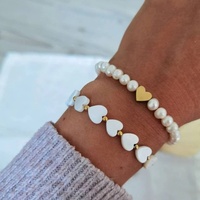 Bracelet en perles d'eau douce en forme de cœur, bijoux de poignet superposés en acier inoxydable pour femmes, cadeau